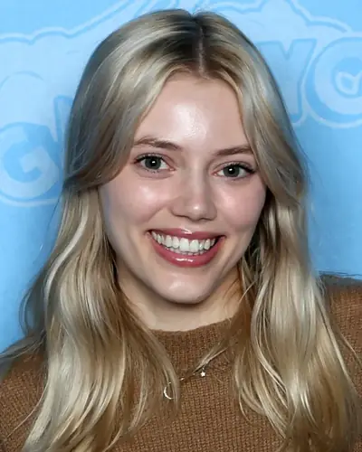 Grace Van Dien
